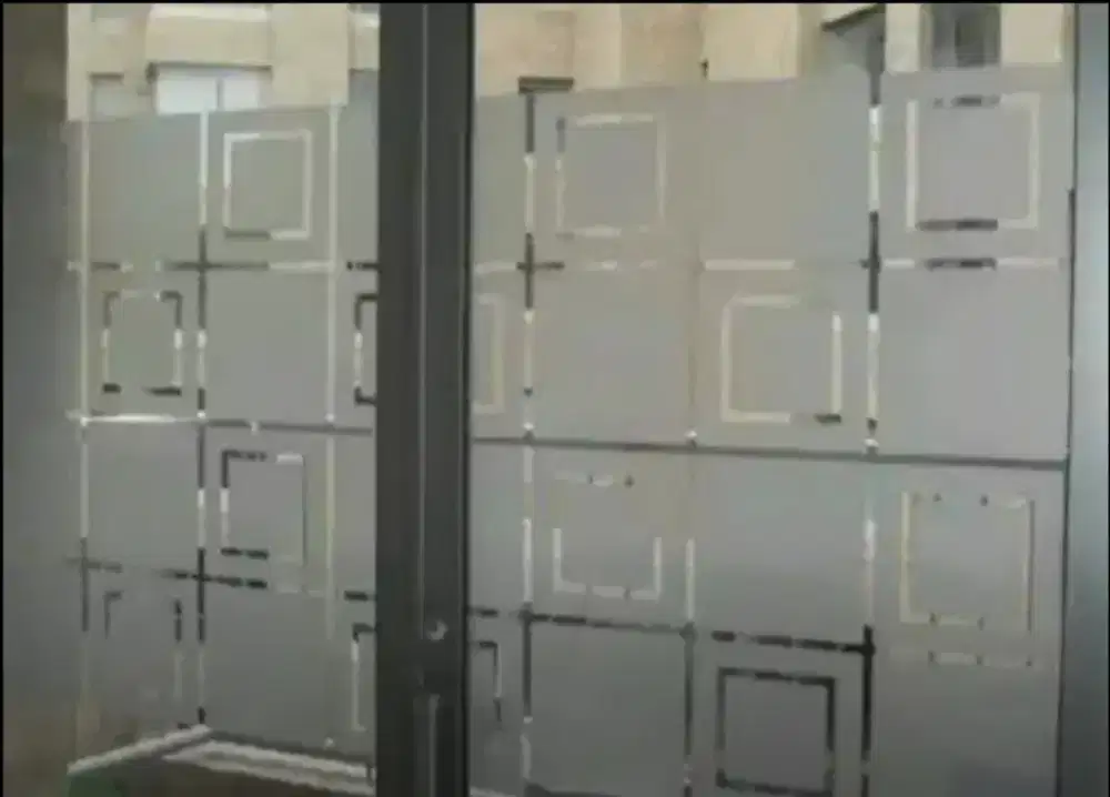 Stiker sanblas kaca film membantu melengkapi dekorasi kaca kantor