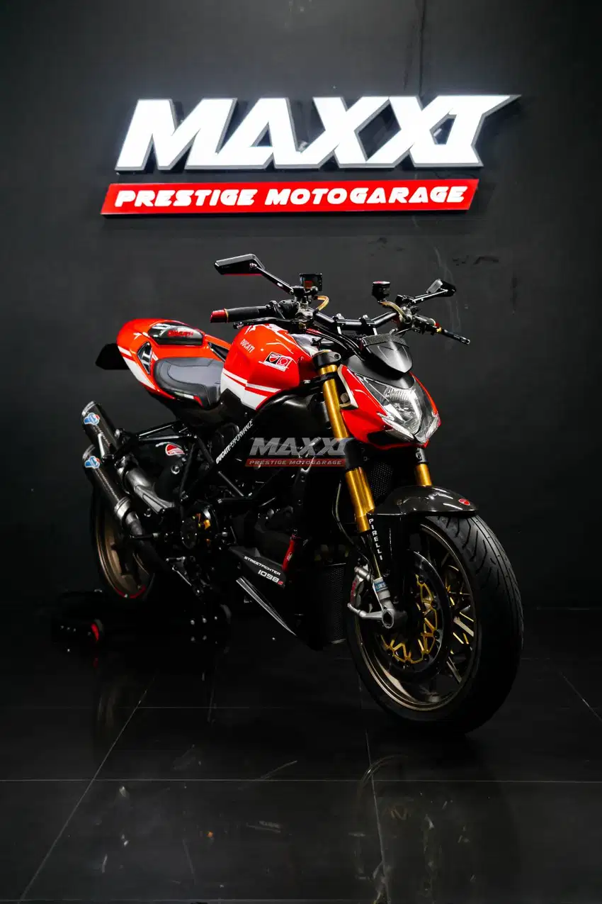 Ducati Streetfighter 1098 S Full paper  Diavel  z1000  cb 1000