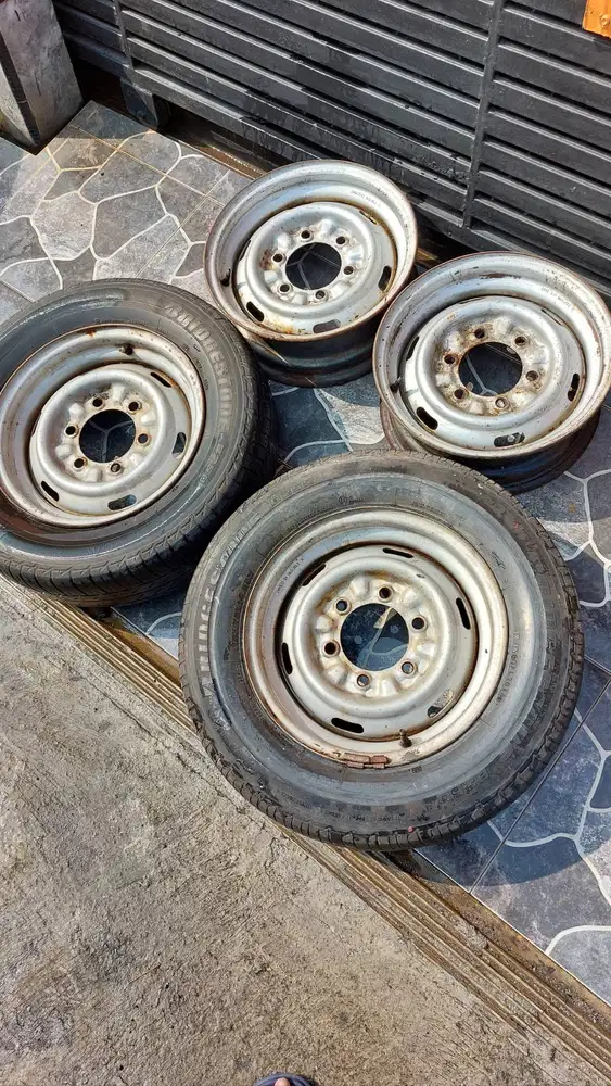 Velg OEM Panther Besi Kaleng R14 6x139 Lubang Baut 6 Ring 14