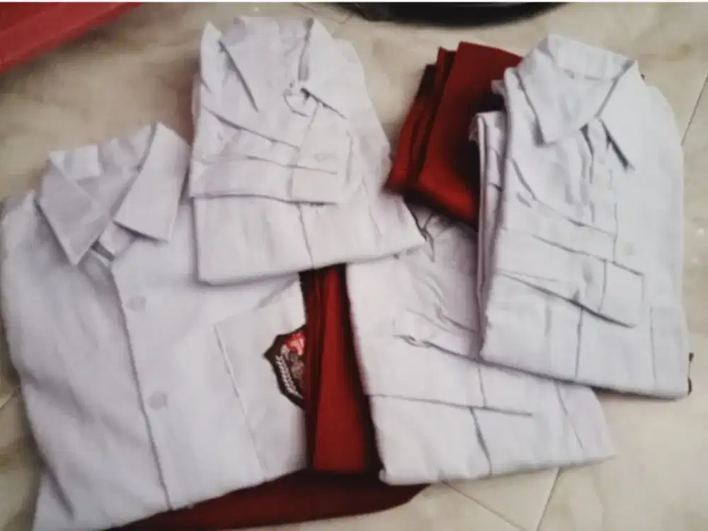 Seragam sekolah SD merah putih