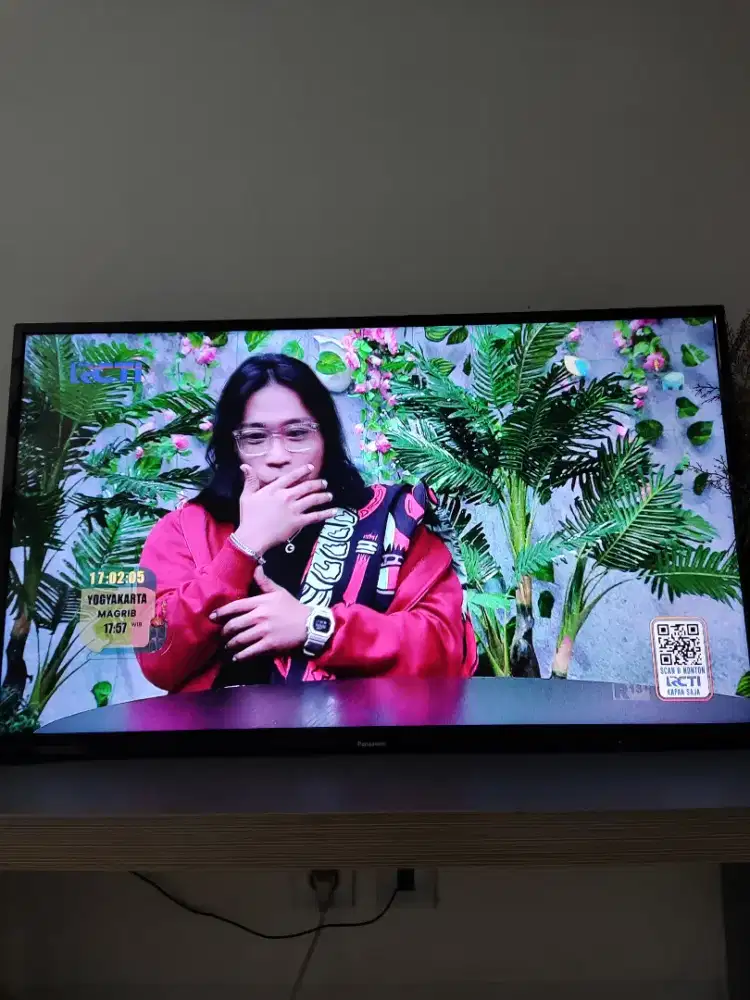 TV Panasonic 43 inc +STB