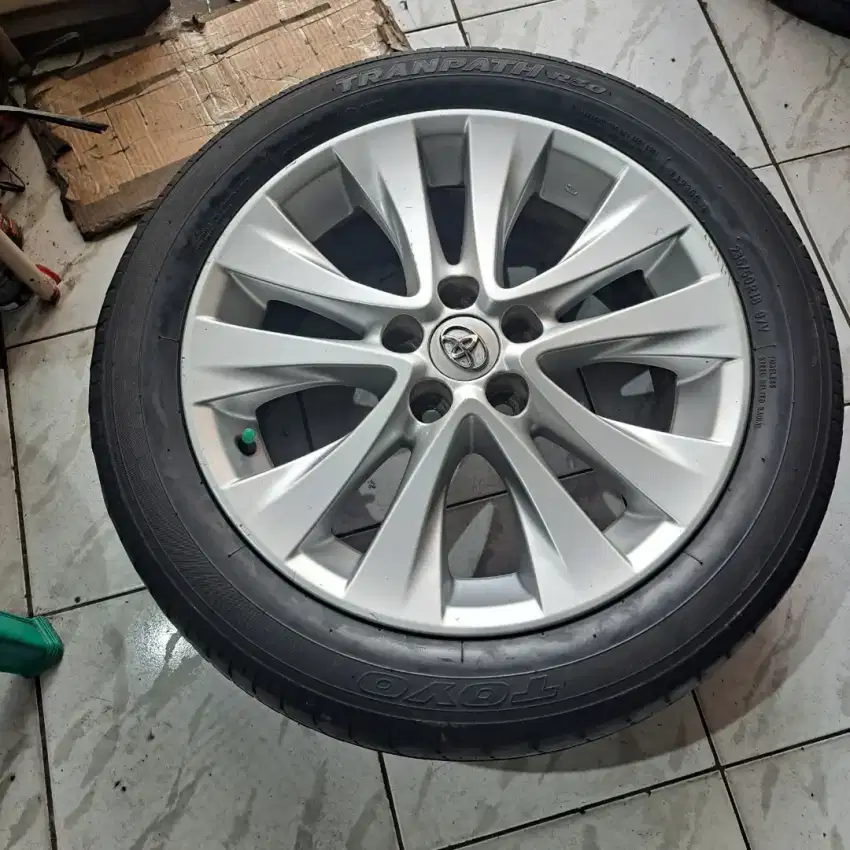 Velg dan ban serep r18 vellfire alphard original