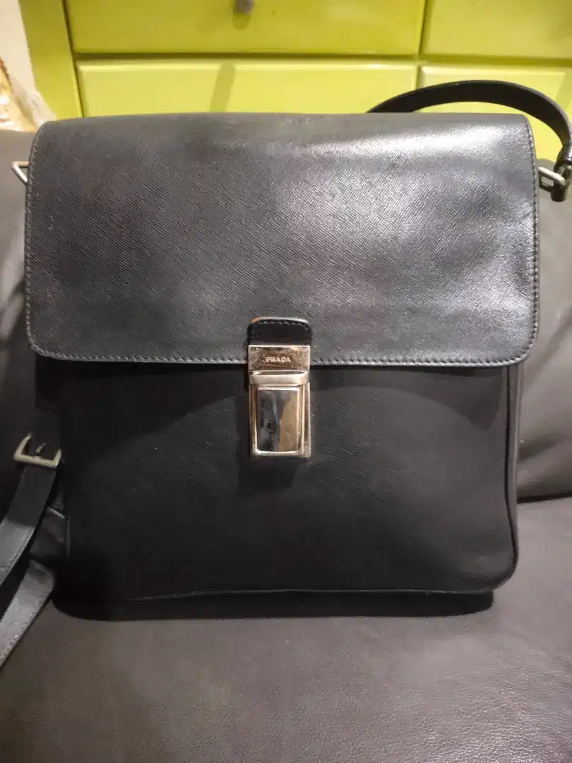 Tas Slempang Prada
