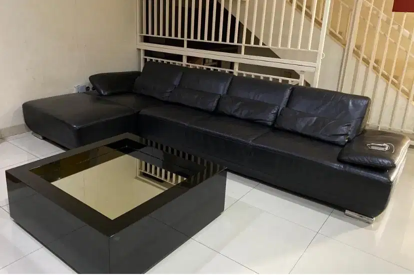 Sofa panjang hitam