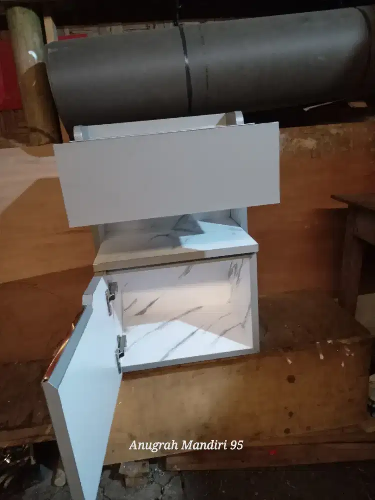 Meja tv tempel dinding