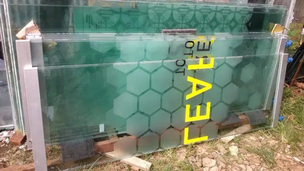 Pintu lipet kaca tempered 12mm dengan 5 daun lengkap sama relnya