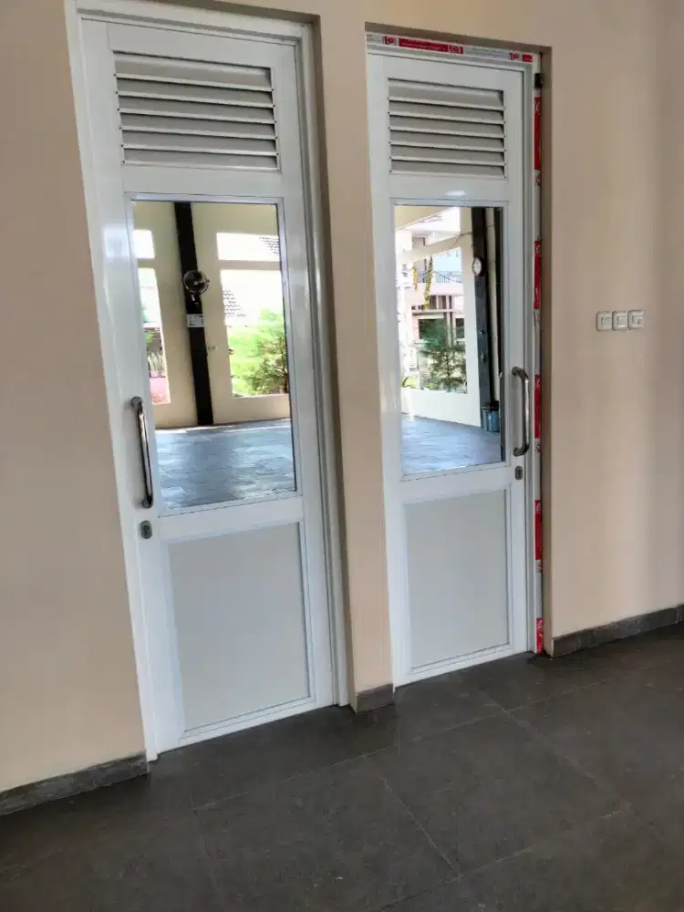 Kusen alumunium kaca pintu jendela kaca geser lipat swing