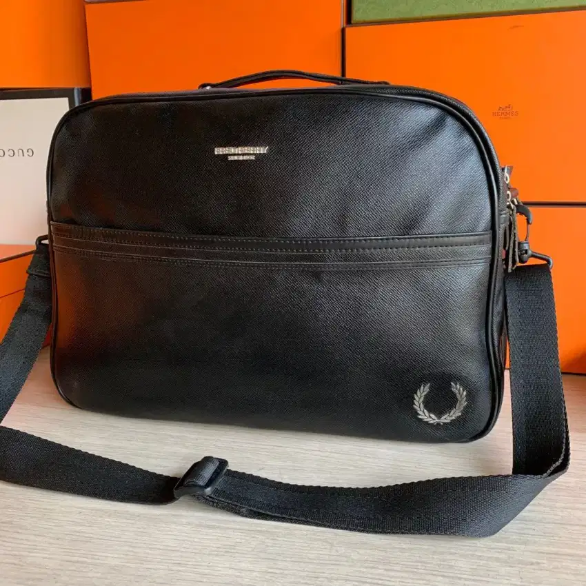 Fred Perry black messenger sling bag tas