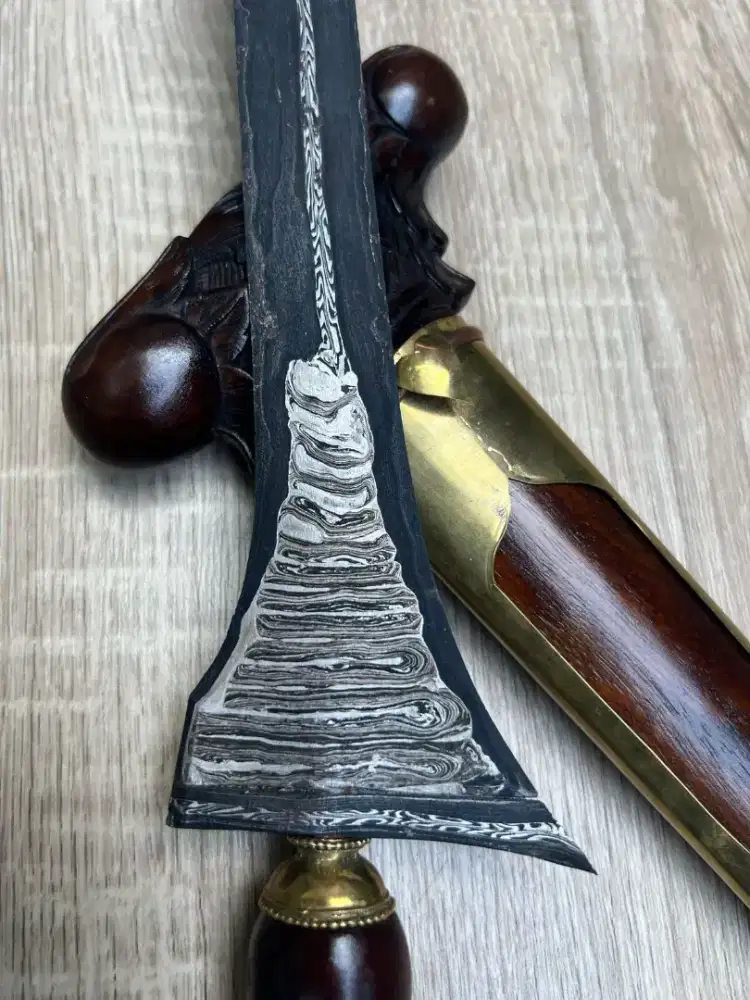 KERIS PUSAKA TRIWARNA SEPUH