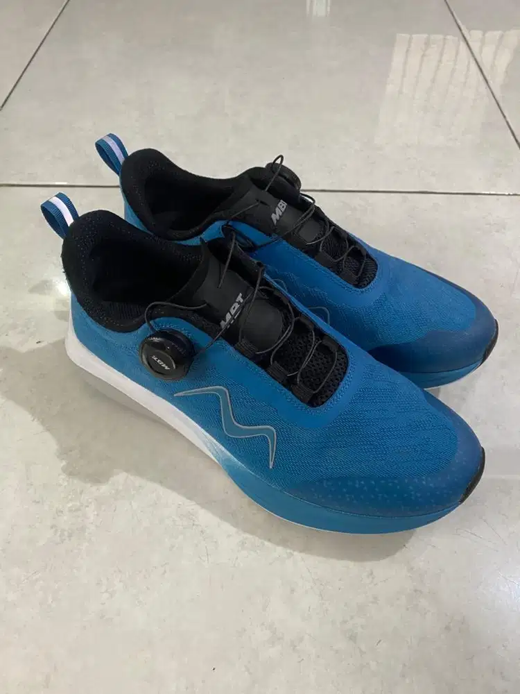 Sepatu Running Swiss