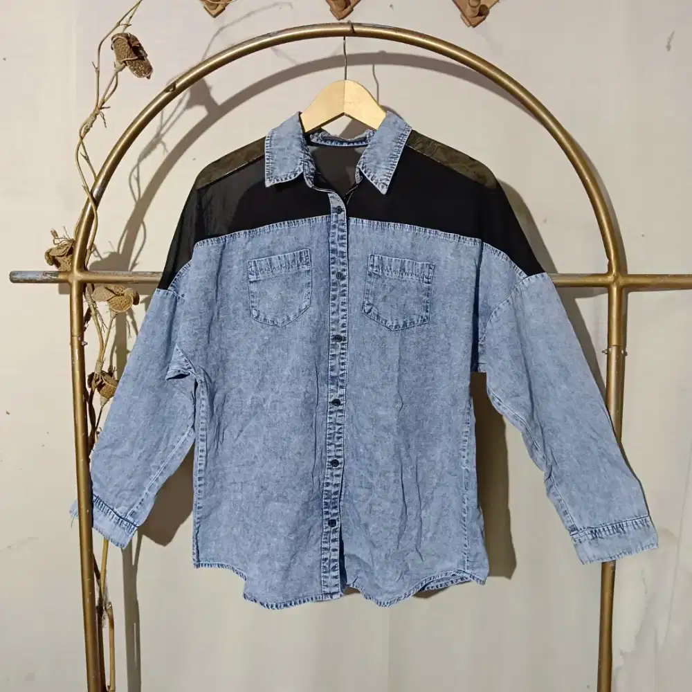 Kemeja denim wanita