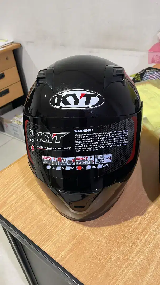 Helm fullface Kyt R10 size L kondisi baru