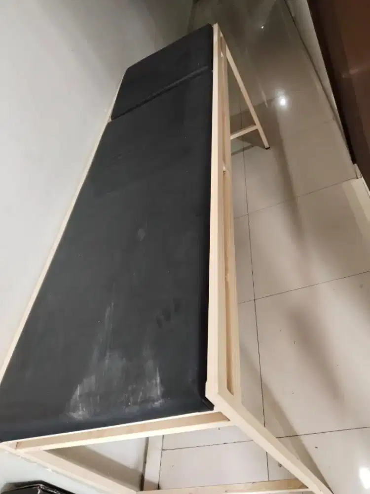 Meja Periksa Klinik ada 2 unit sesuai gambar. Harga tercantum per unit