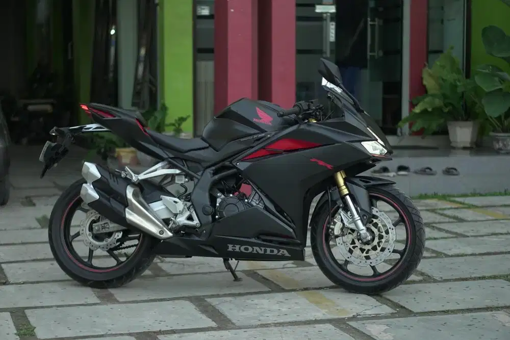 CBR 250RR (non abs) Low KM