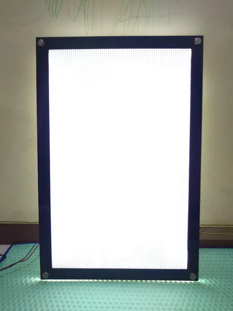 Frame/ bingkai/ Media iklan akrilik 40x60cm sdh terpasang lampu
