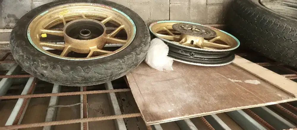 velegDB & banbelakang ,cakramnya350 nego mins velg blakag gabisatubles