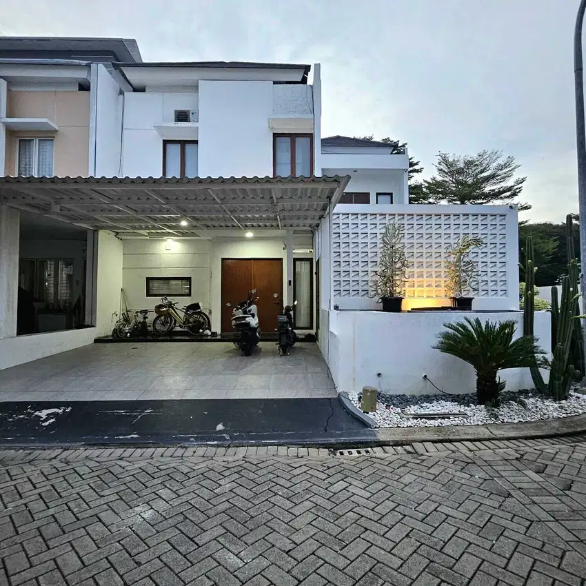 Rumah hook dengan private pool di menteng cakung jakarta timur
