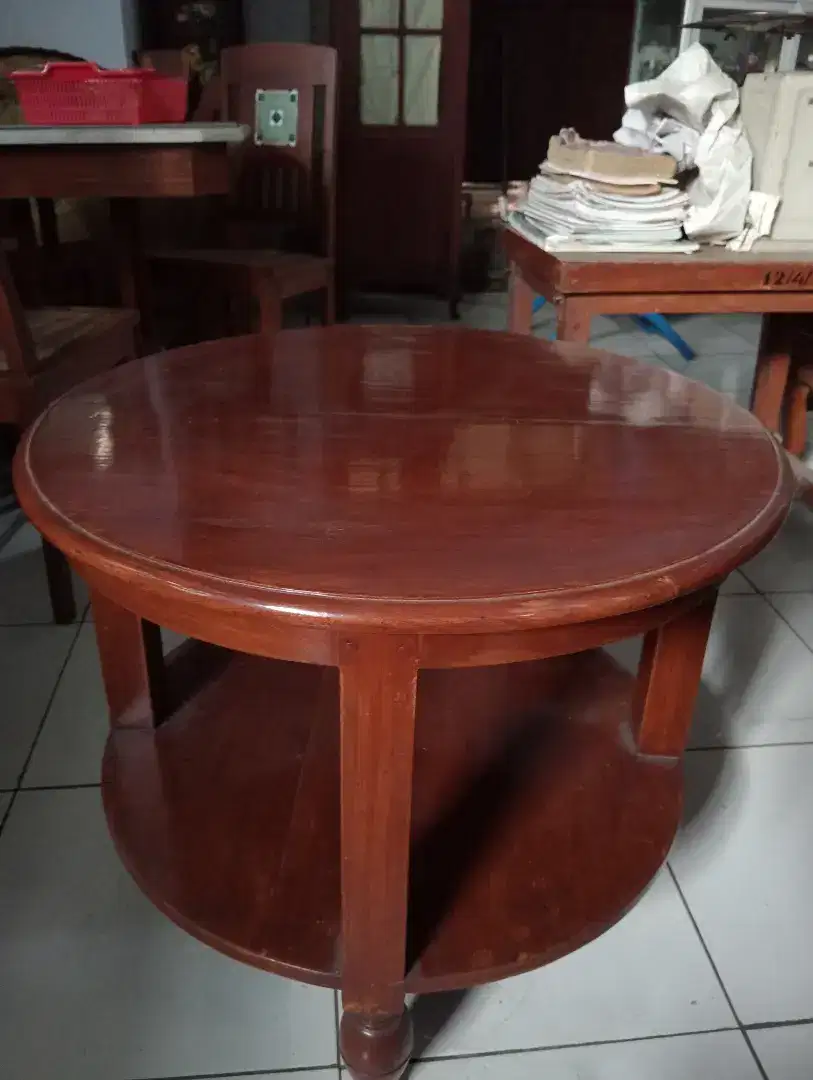 Meja Tamu Bulat Kati