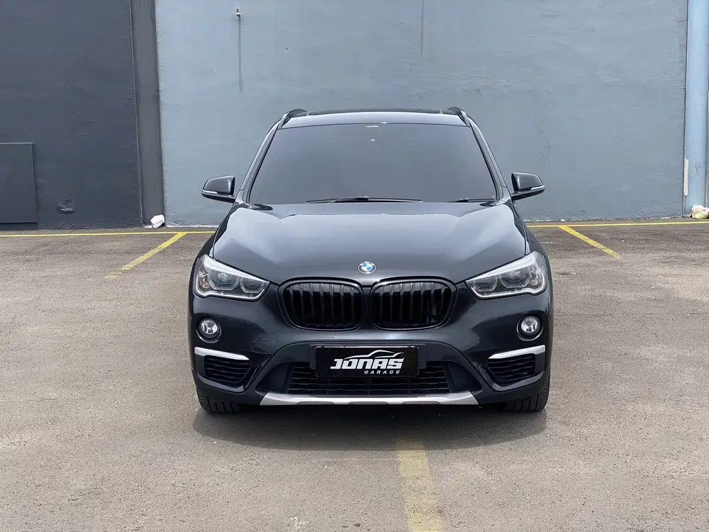 BMW X1 2018 Hitam Panoramic