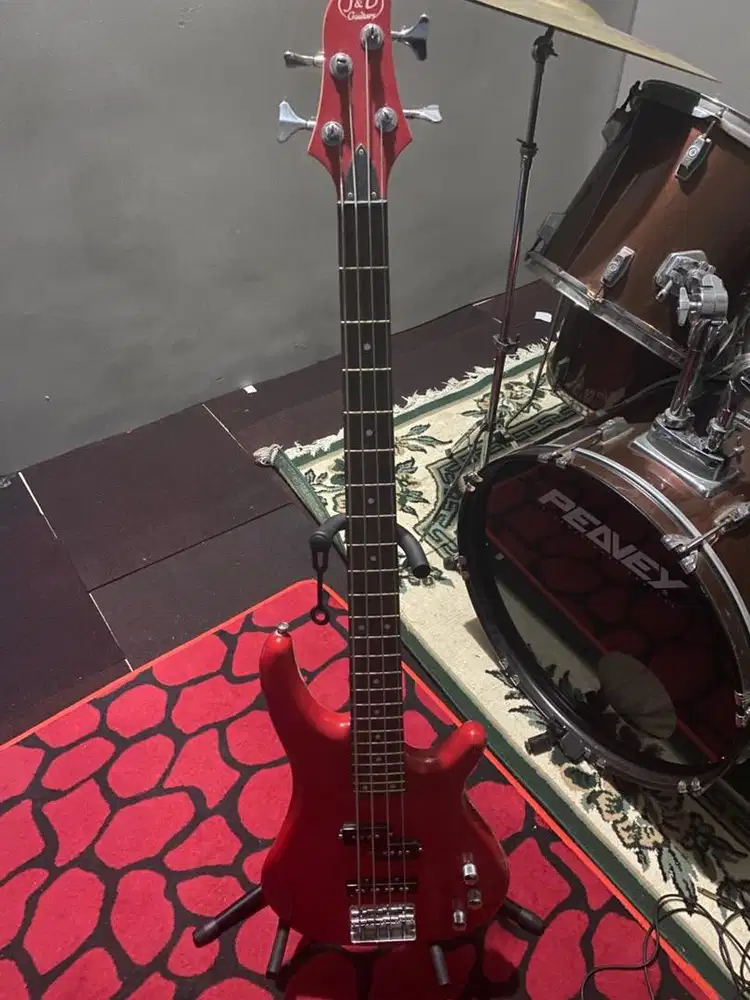 Guitar Bass dan Electric Guitar