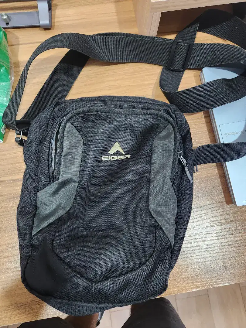 Tas Selempang Eiger Shoulder Bag