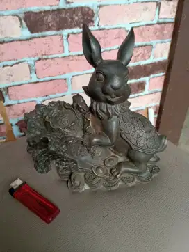 patung perunggu Shio kelinci