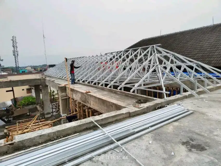 Jasa pasang atap baja ringan