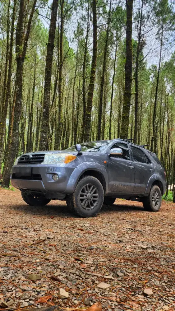 Toyota Fortuner 4X4 4WD NON TRD GR