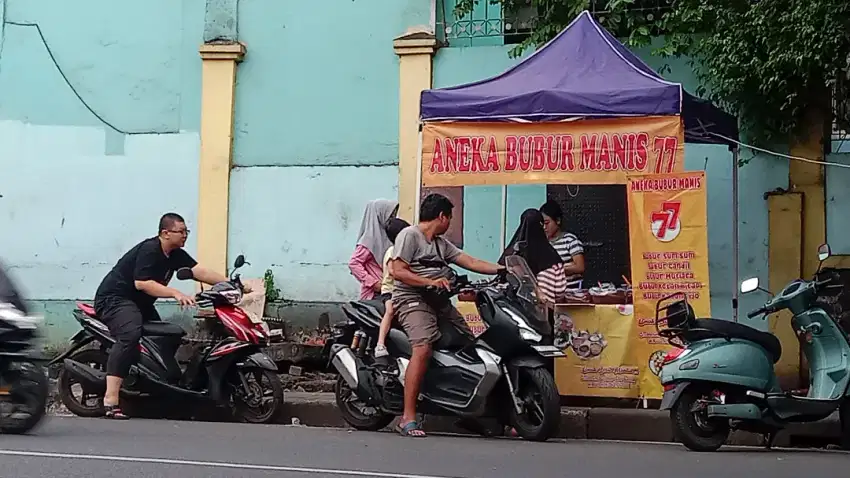 Karyawati stand bubur manis