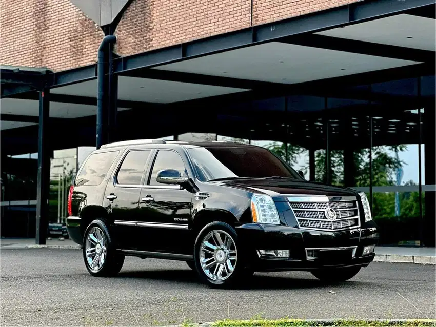 CASH Cadillac Escalde 2011 Facelift Platinum ISTIMEWA