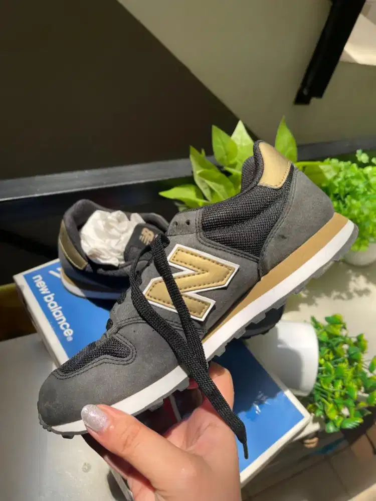 Sepatu NEW BALANCE size 39 blm pernah dipakai