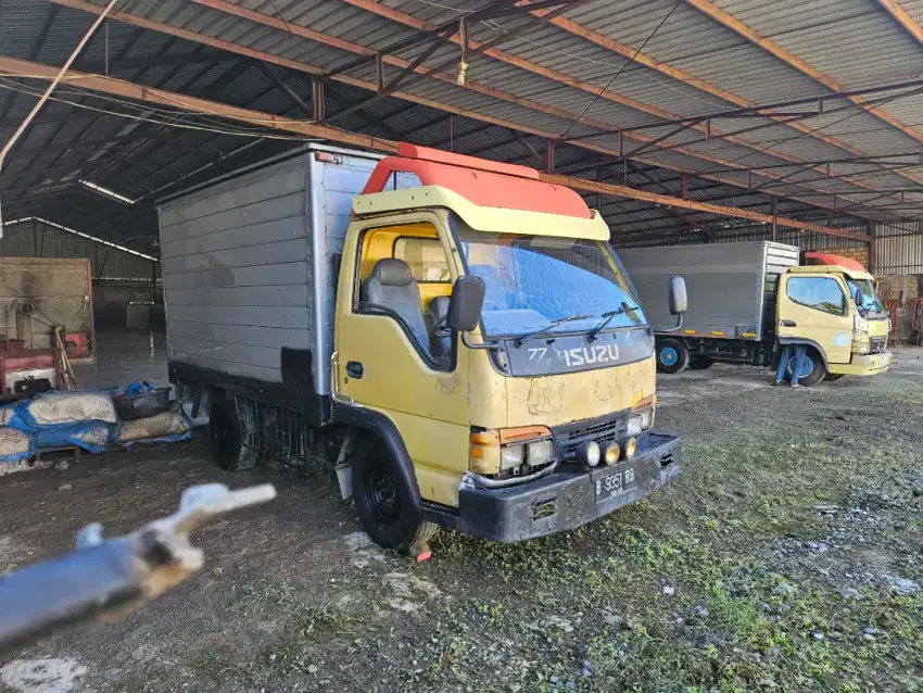 Di jual truck bekas