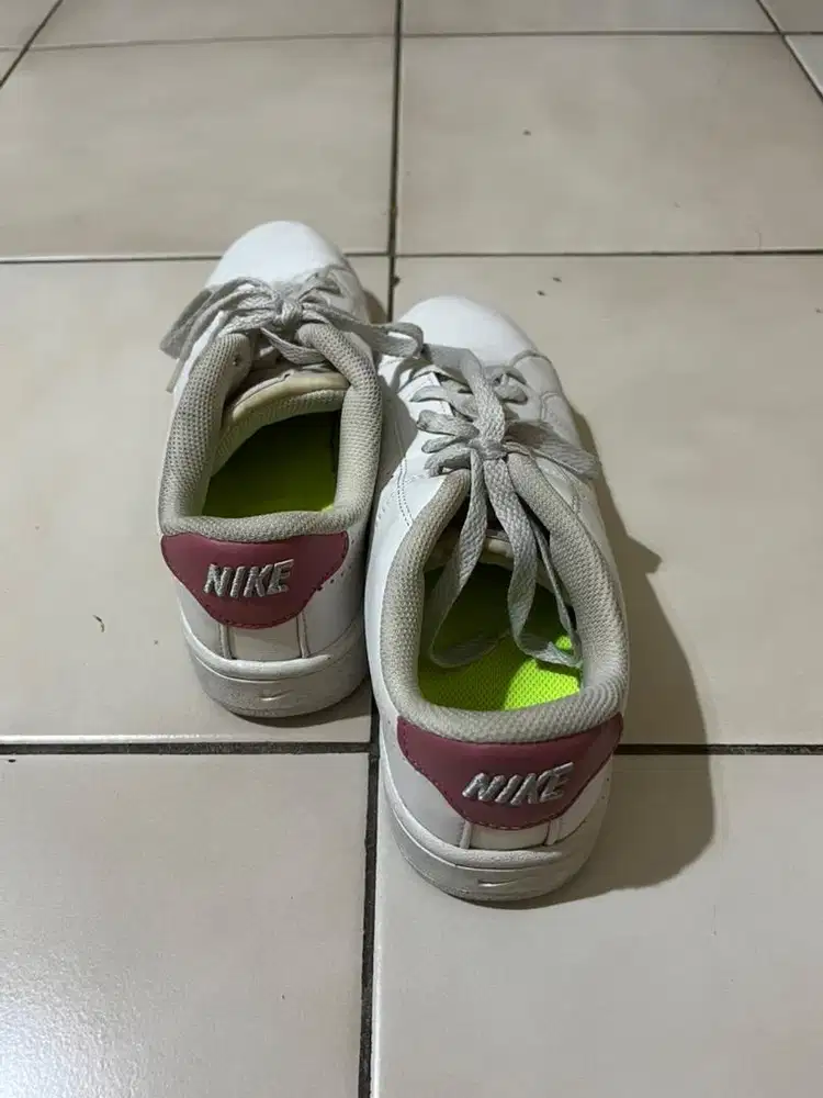 Sepatu Nike Court Royale