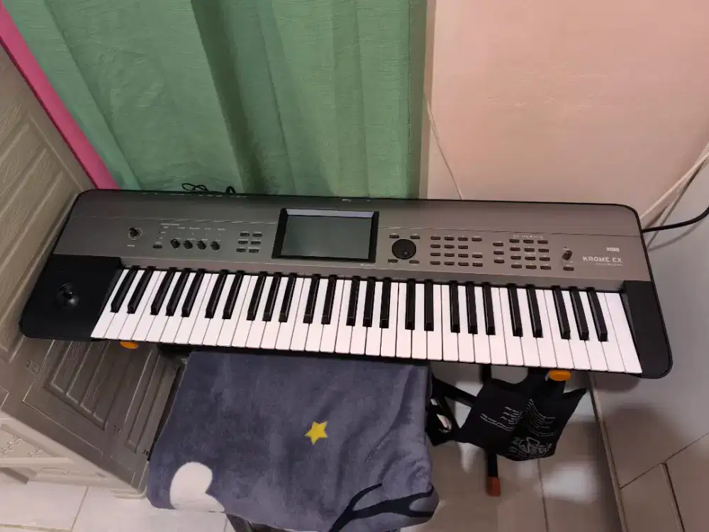 DIJUAL CEPAT! KORG Krome 61 EX Bekas Mulus 1000%