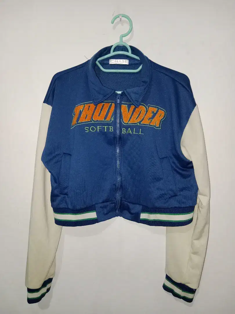 Jaket Zipper Crop brand CHASE