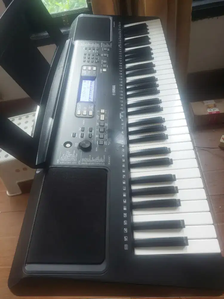 Keyboard YAMAHA PSR E373.type terbaru.USB PORT.full set
