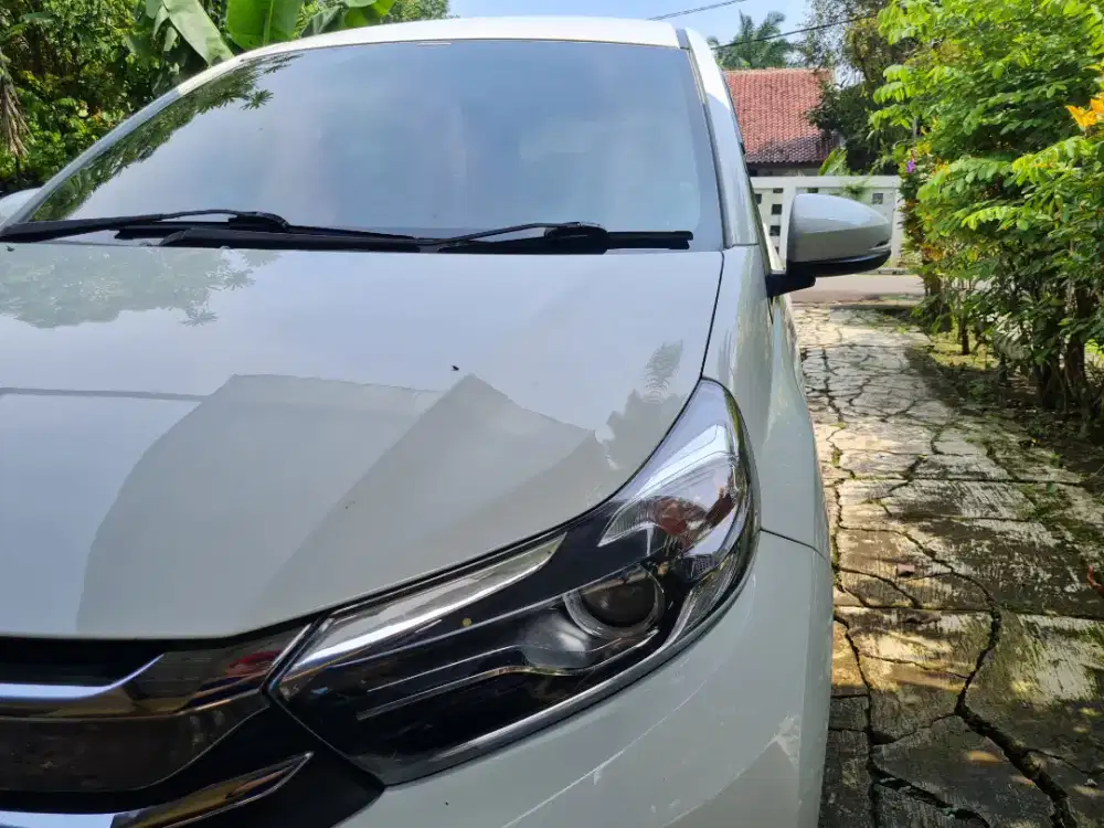 Dijual cepat BU mobil kesayangan Honda Mobilio ecvt putih tahun 2020