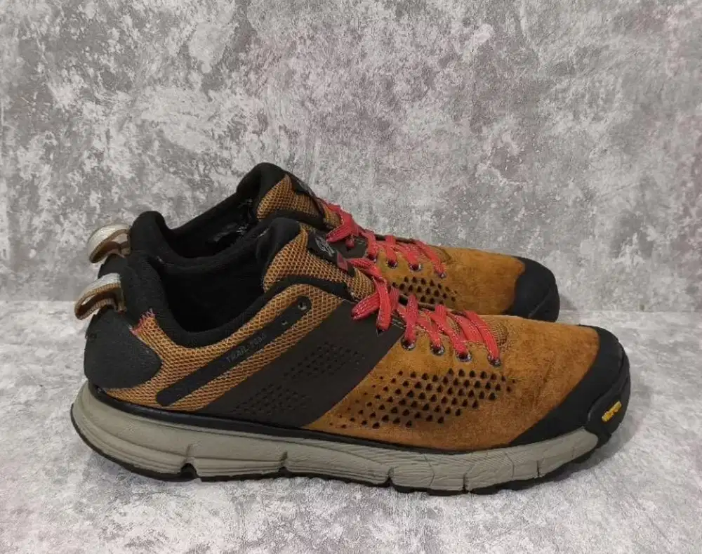 Sepatu Danner Alas Vibram