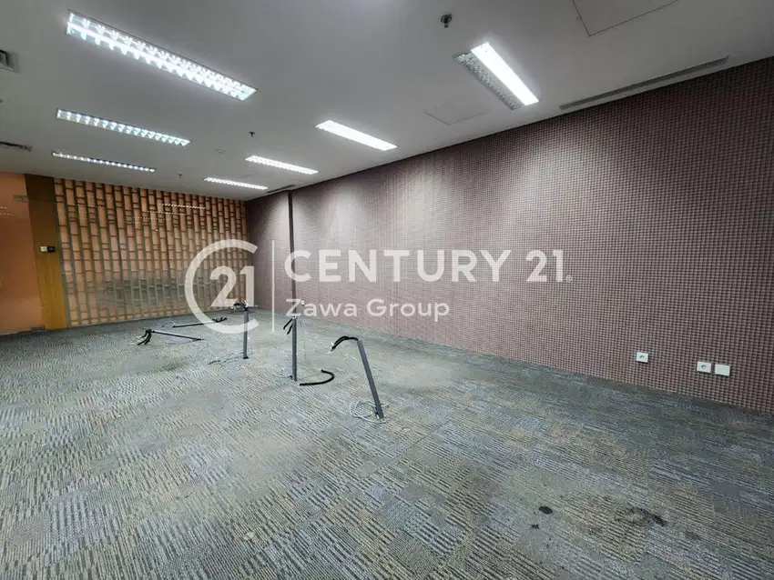 For Rent Office APL Tower Semi Furnish Low Floor 376m2 , Jakarta Barat