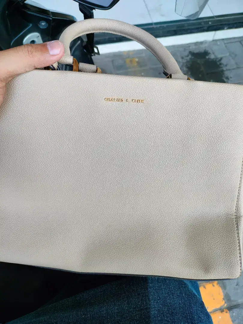 Tas cewek Charles & Keith Ori Mulus