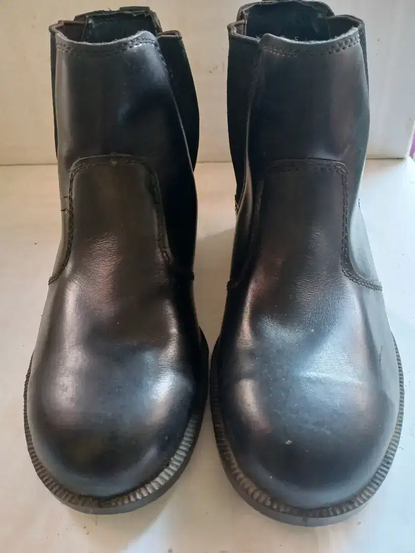 Sepatu kulit untuk Security, no. 7 (new).
