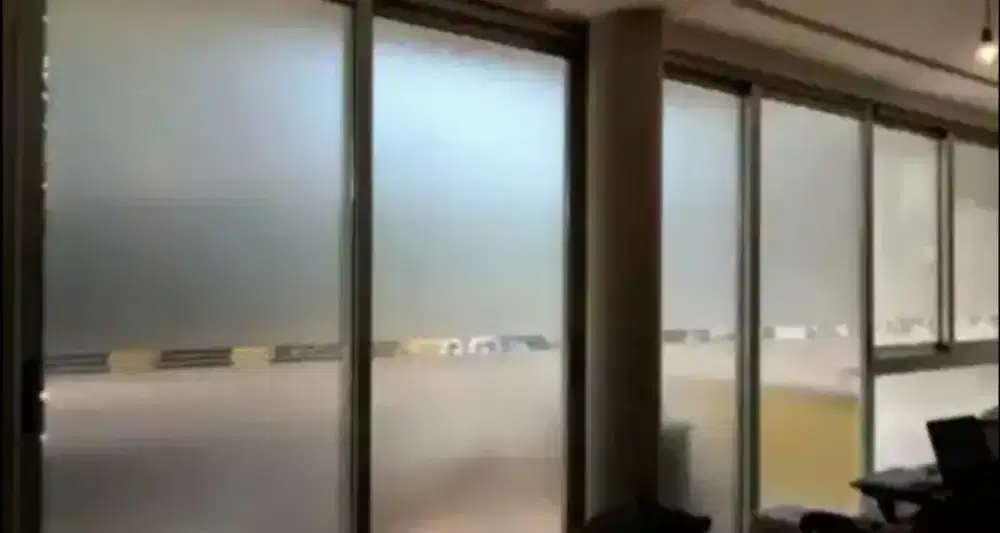 Lindungi ruangan anda dengan stiker sanblas dan kaca film