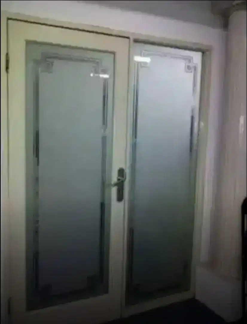 Lengkapi kaca kantor dg pasang stiker sanblas kaca film