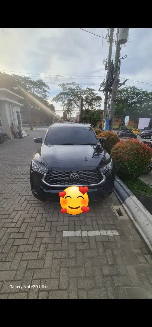 Zenix type V 2023 hitam