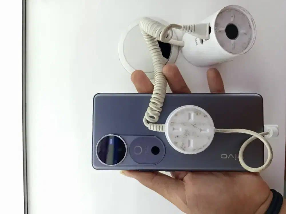 Vivo V40 5g ( chrome purple, ceramic peach dan platinum silver)