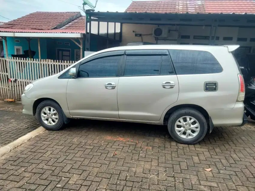 Kijang innova type G tahun 2010