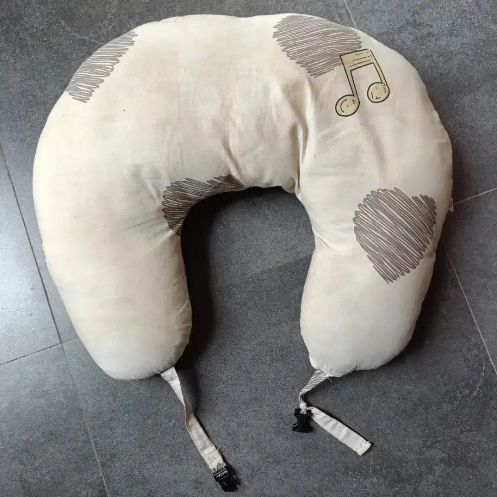 Preloved bantal menyusui bayi nursing pillow