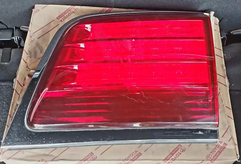 LAMPU BELAKANG LEXUS LX 570