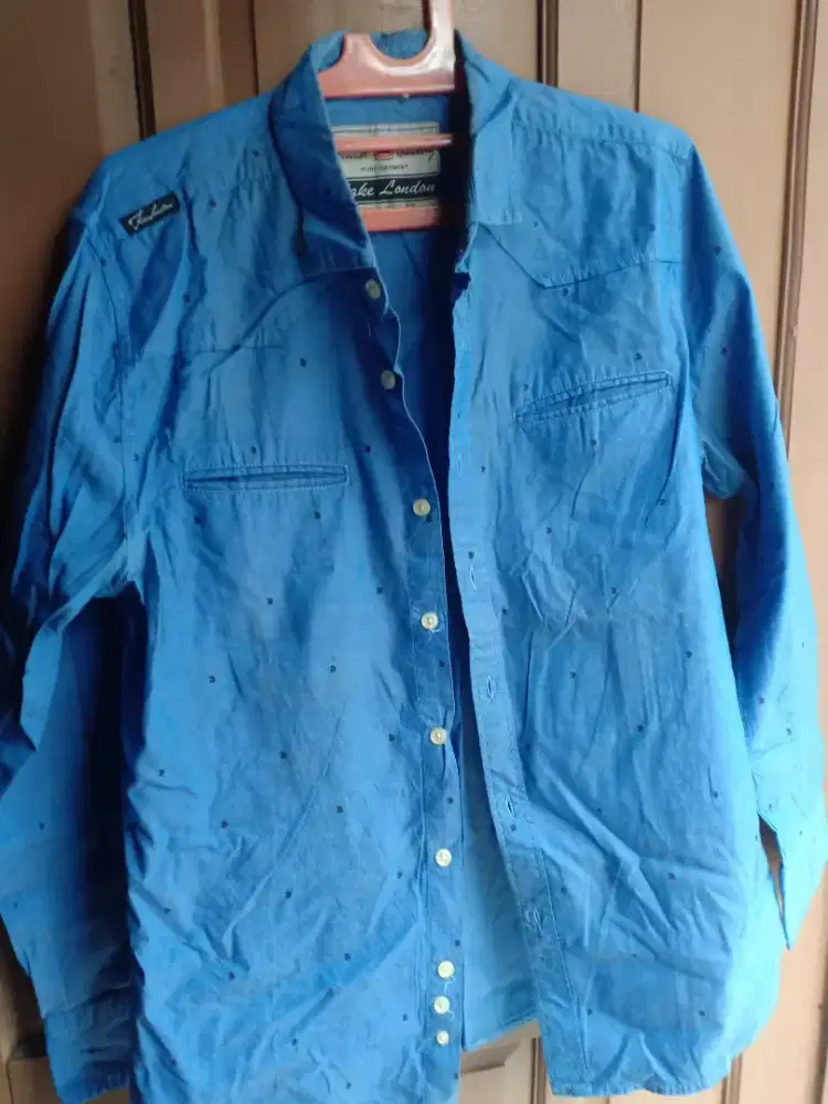 Kemeja distro,lengan panjang, biru motif, merk fake London size M to L