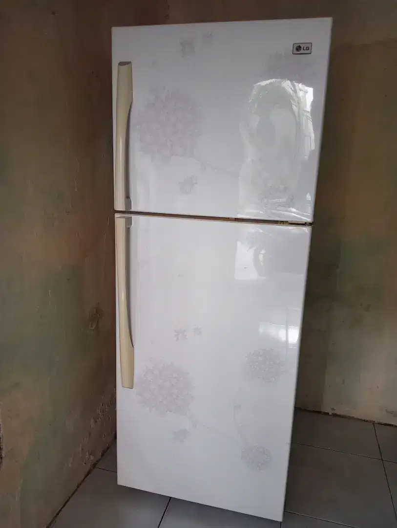 Di jual kulkas LG 2 pintu jumbo masih orisinil pabrik